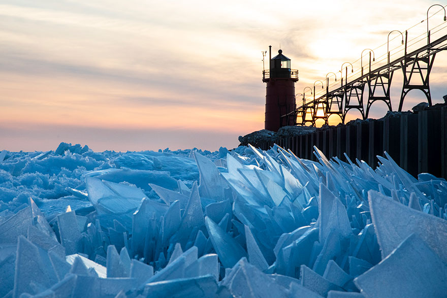 ÉtatsUnis le lac Michigan gelé et morcelé en mille morceaux par le